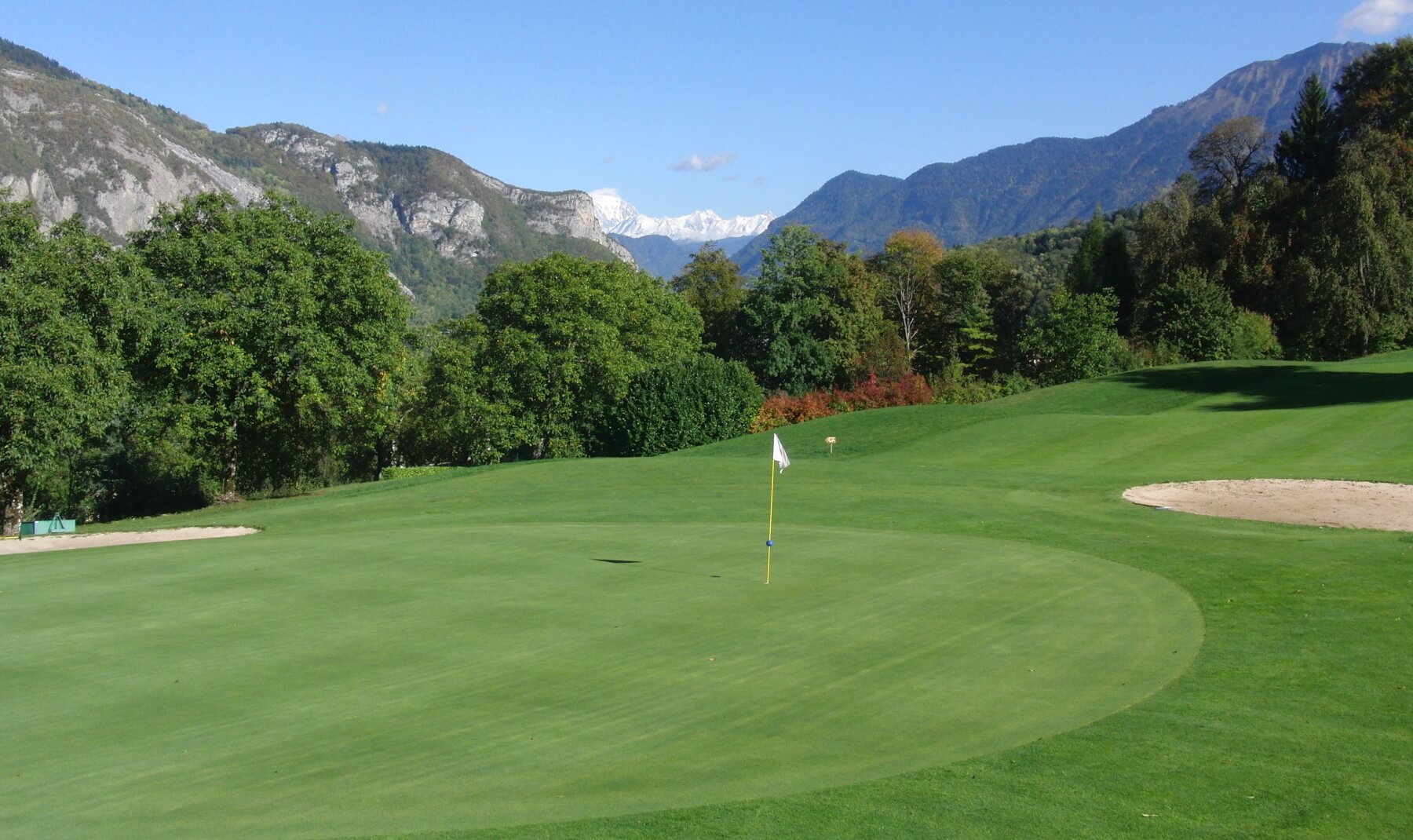 Spela golf till halv greenfee på Golf-de-Giez-Le-Belvedere | Golfhäftet